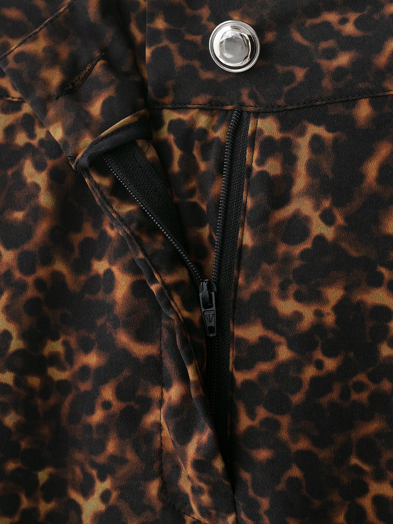 Women’s high‑rise straight wide‑leg trousers in animal print