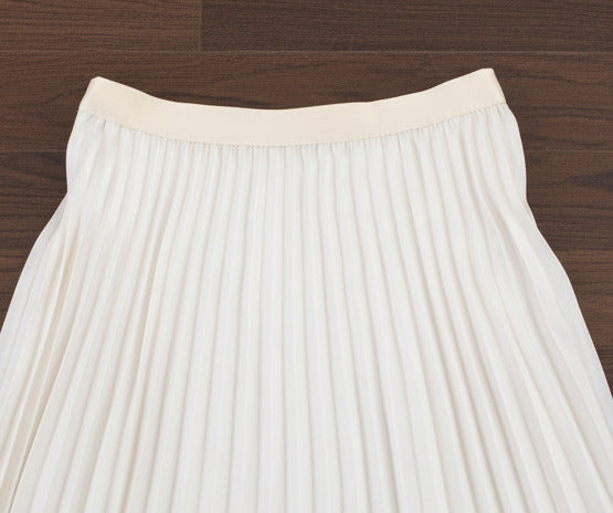 Elegant high‑rise pleated skirt