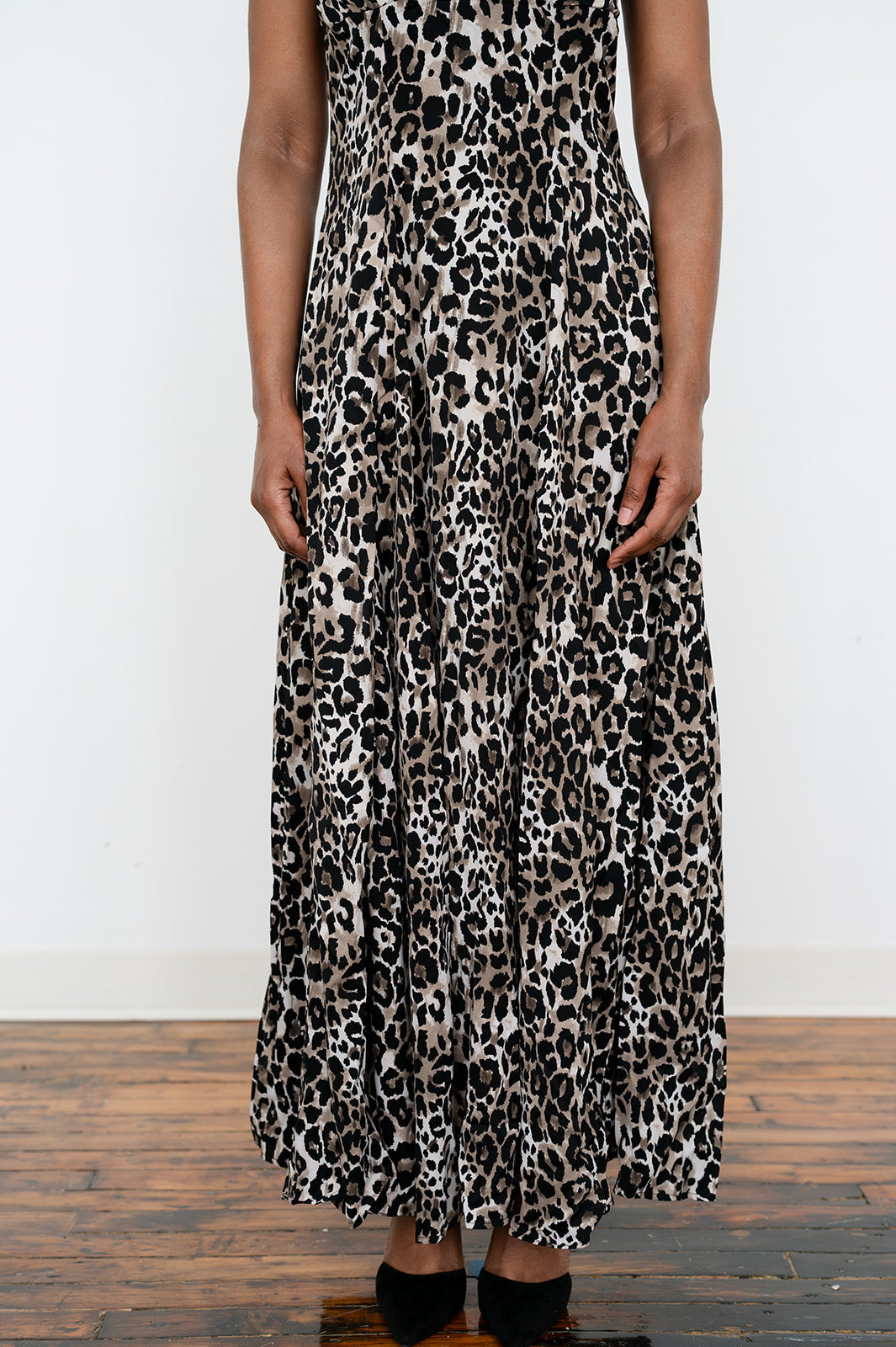 Autumn leopard print long dress with fluid drape