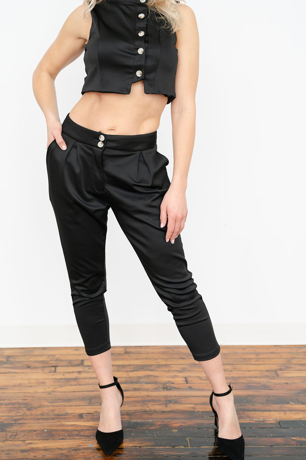 black cropped bottoms”
