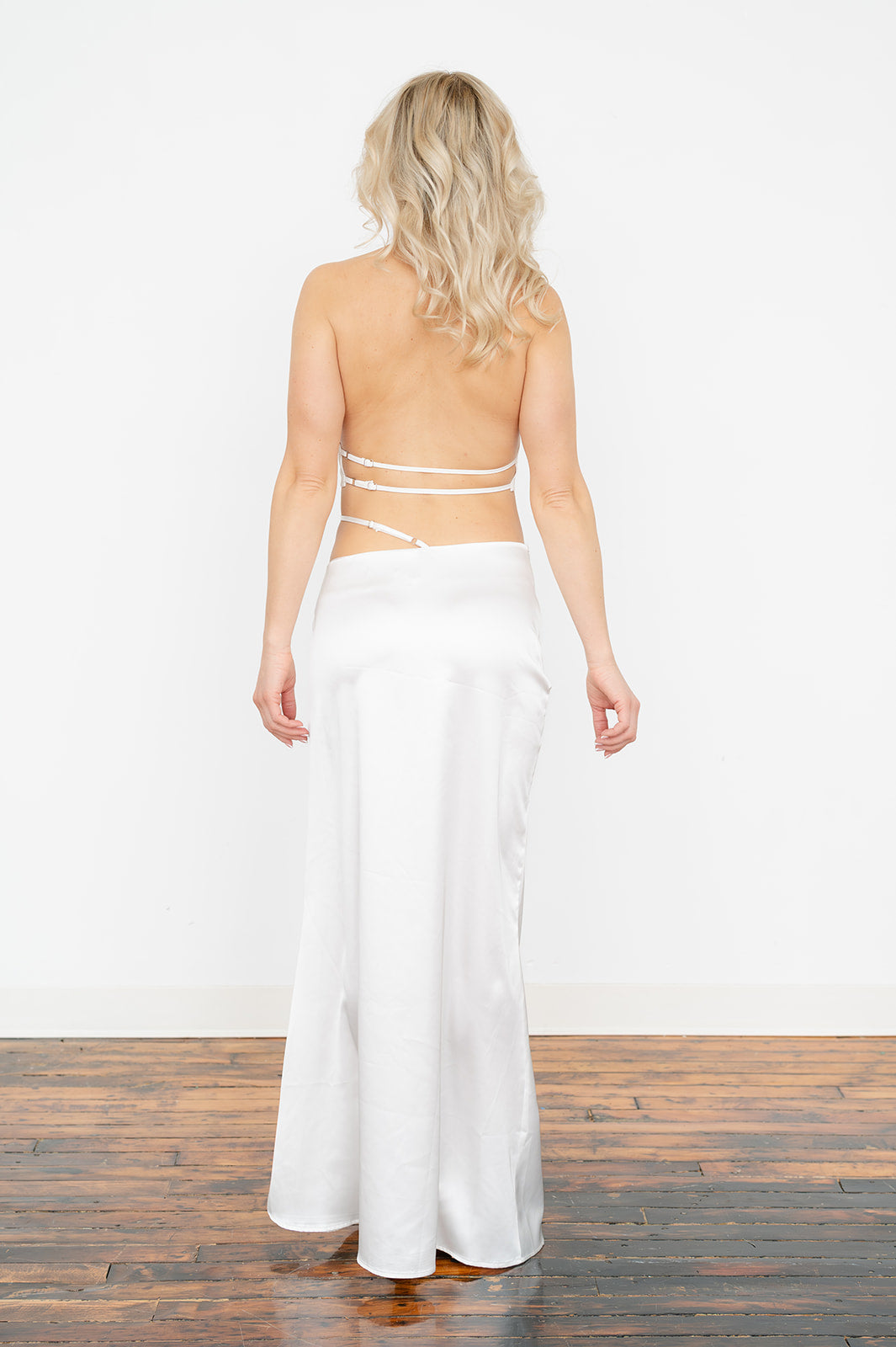Elegant slim‑fit maxi skirt for spring and summer
