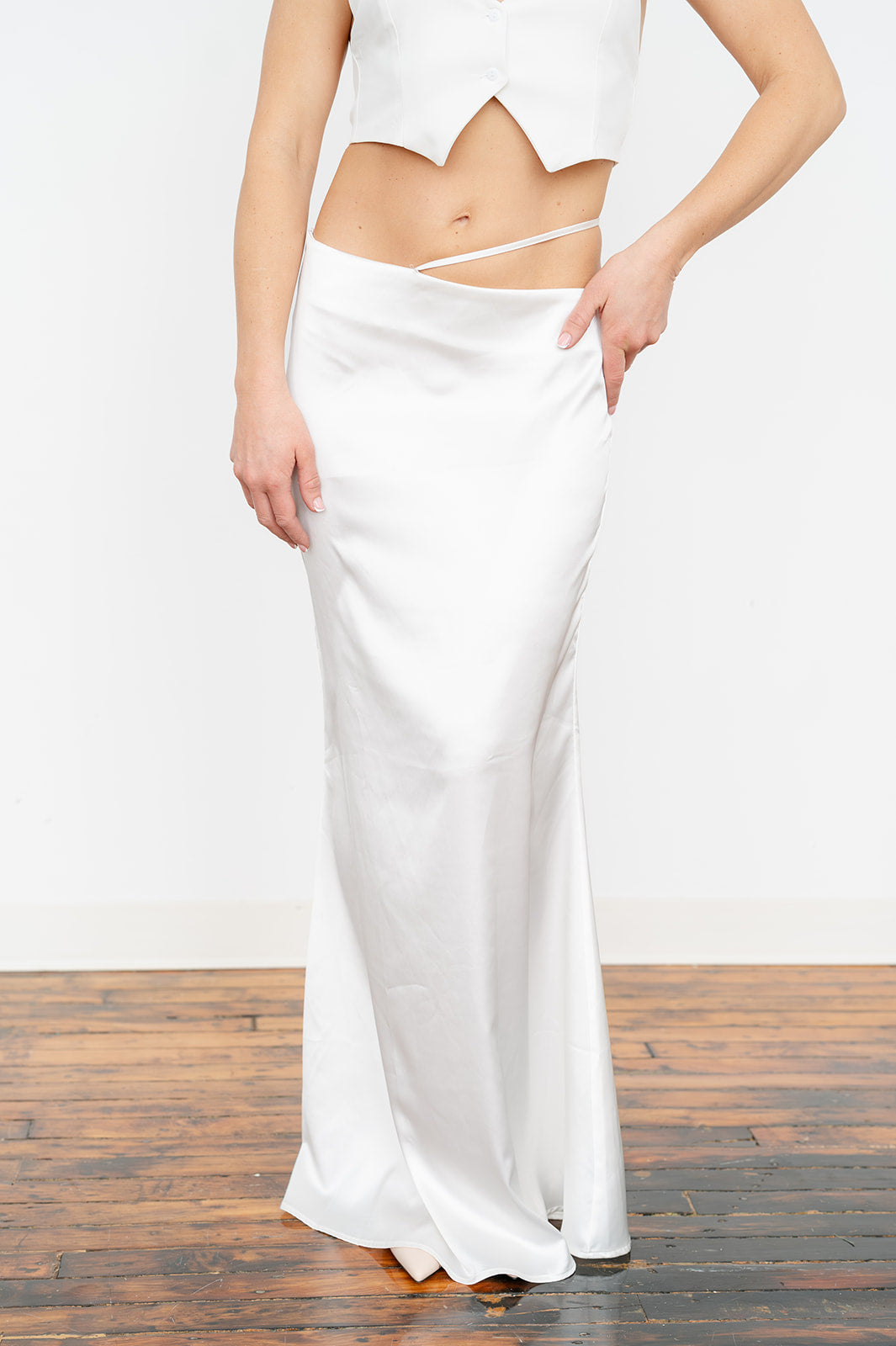 Low‑rise long skirt with subtle cutout