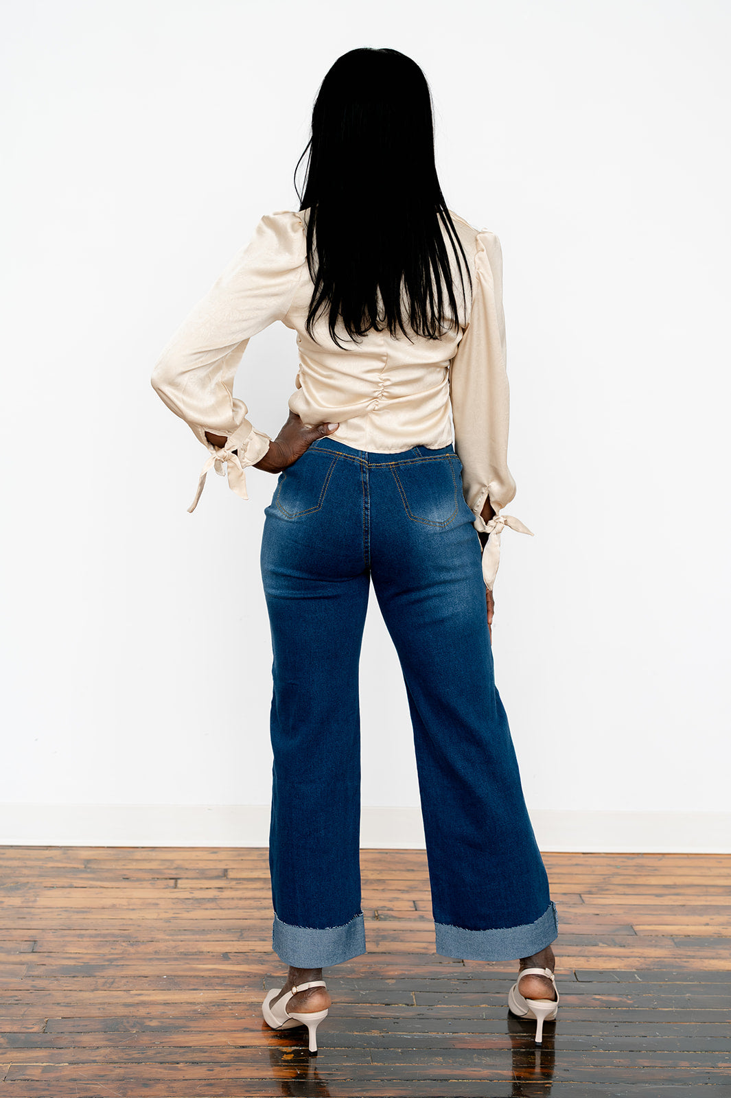Elegant wrinkle‑texture blouse with tie detail