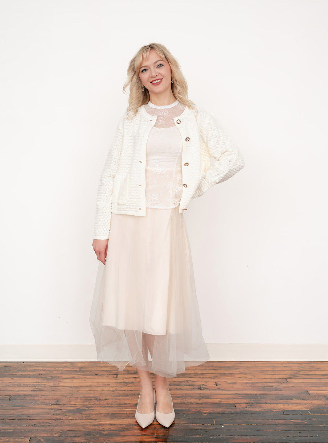 Crew‑neck lace embroidered evening maxi dress