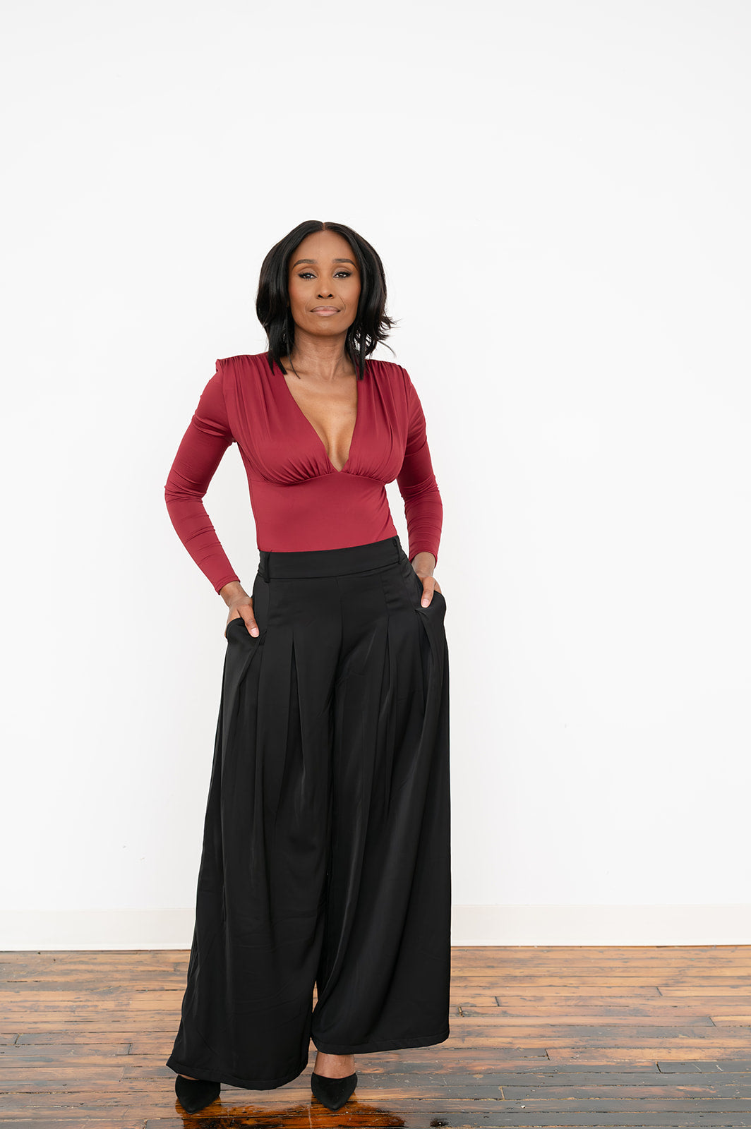 Slim‑fit plunge‑neck bodysuit in solid polyester